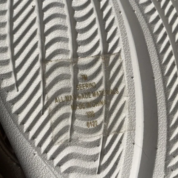 NWOT Easy Spirit Erin Comfort Casual Sandals Gold Metallic - Picture 8 of 9